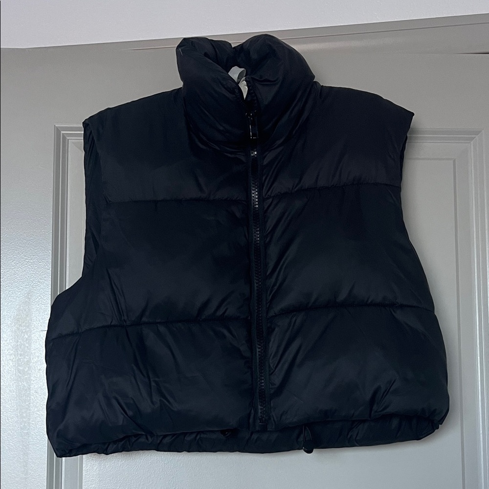 Viral Cropped Puffer Vest | Black | M